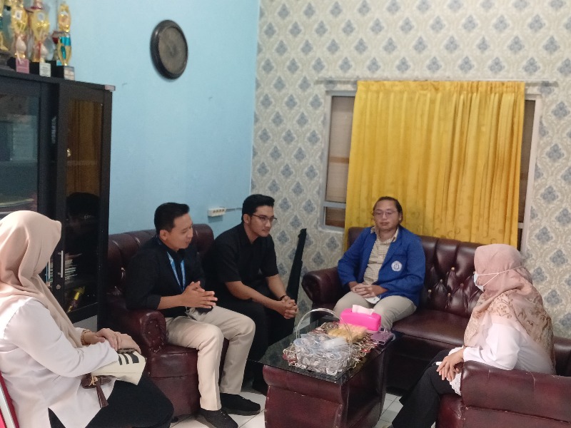 Kunjungan Tim Universitas Indonesia Mandiri ke UPTD Puskesmas Way Urang