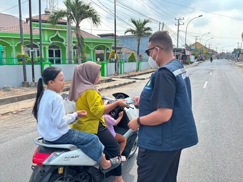Aksi Siaga: Pembagian Masker Antisipasi Abu Vulkanik Gunung Anak Krakatau