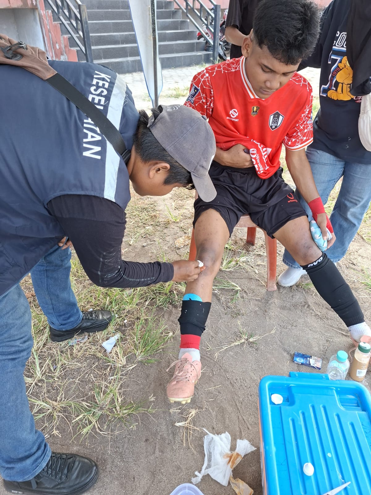 Pelayanan P3K Piala Soeratin Cup Kabupaten Lampung Selatan di Stadion Raden Intan Kalianda  Deskripsi Album: