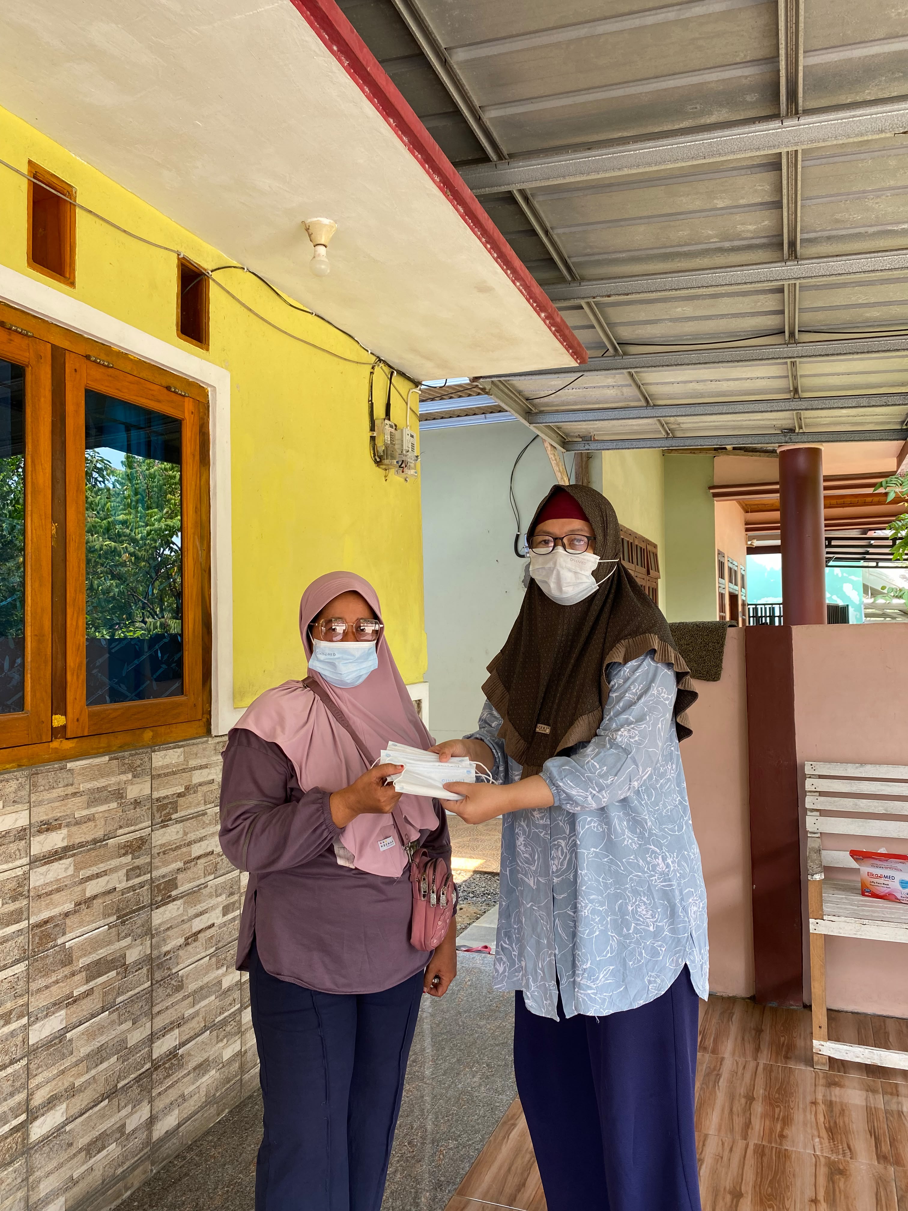 Aksi Siaga: Pembagian Masker Antisipasi Abu Vulkanik Gunung Anak Krakatau