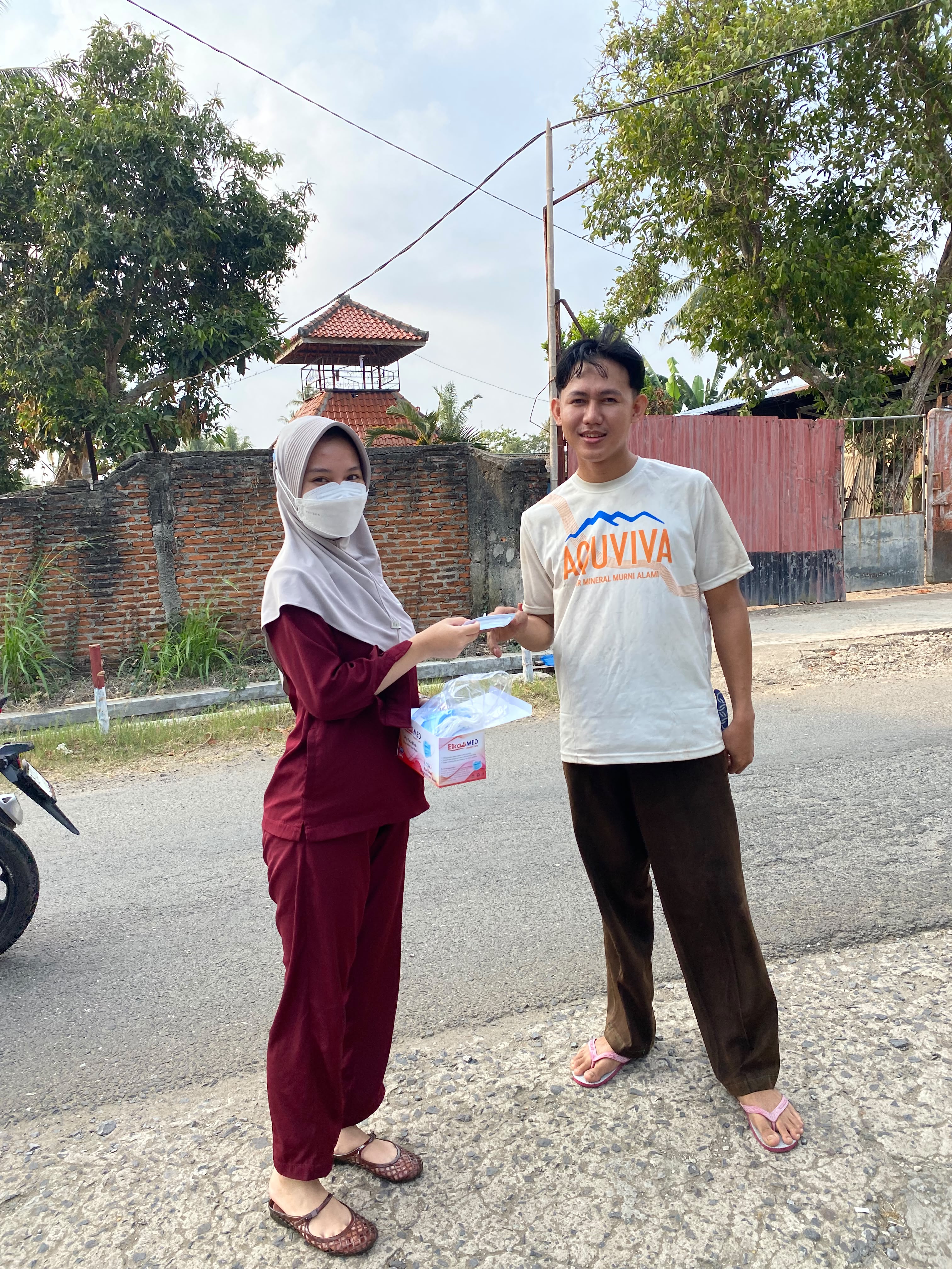 Aksi Siaga: Pembagian Masker Antisipasi Abu Vulkanik Gunung Anak Krakatau